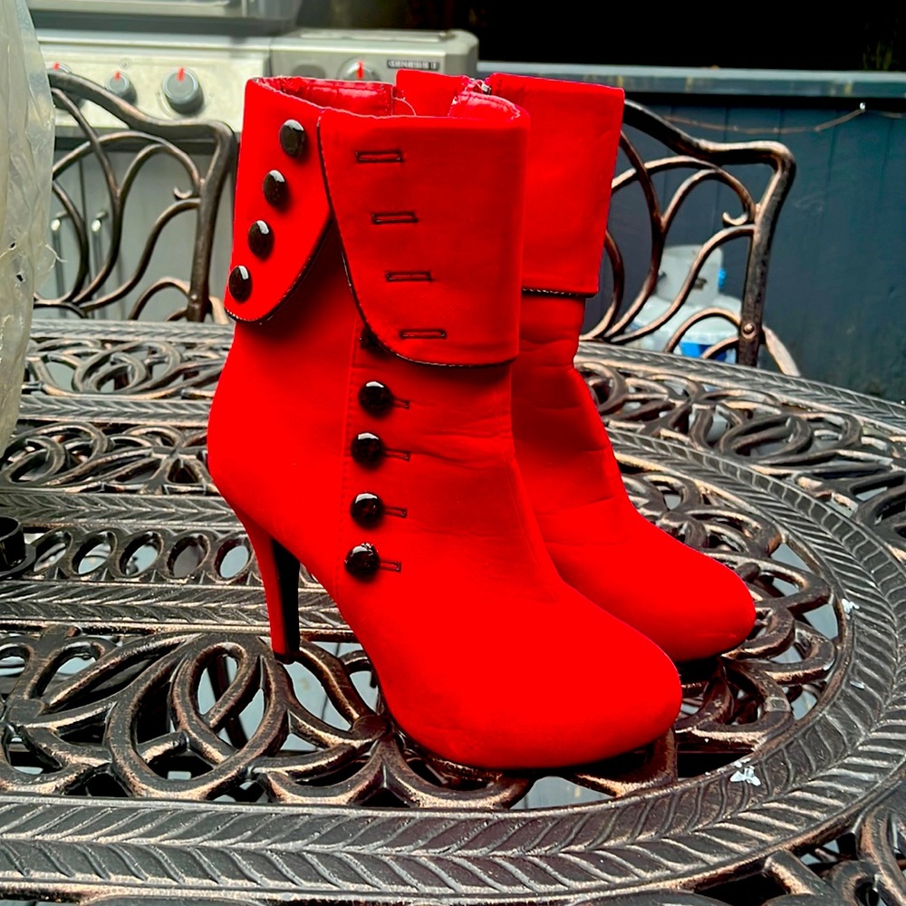 Grape myrtle booties